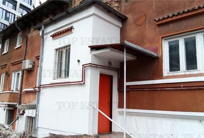 Casă individuală cu 6 camere cu Canalizare în Titulescu - 1