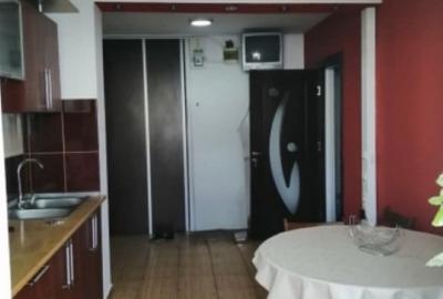 Apartament cu 3 camere decomandat în Berceni