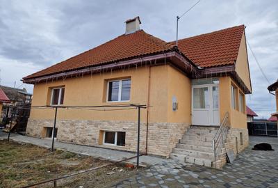 Casă individuală cu 4 camere cu Canalizare în Sânpetru - 1