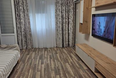 Apartament cu 2 camere decomandat în 1 Decembrie