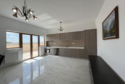 Casă individuală cu 4 camere cu Piscina în Frumușani
