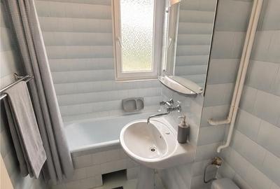 Apartament cu 3 camere decomandat în Cornișa