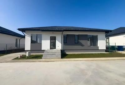 Casă cu 4 camere cu Teren 300 Mp în Tunari
