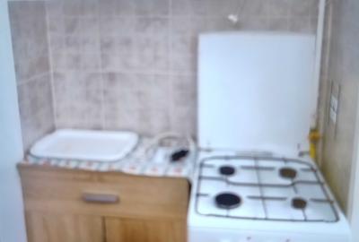 Garsonieră decomandată în Vest