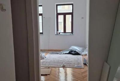 Spațiu comercial, de 1,000 mp, în Central - 2