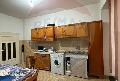 Casă cu 2 camere decomandat cu Teren 102 Mp în Ultracentral - 2