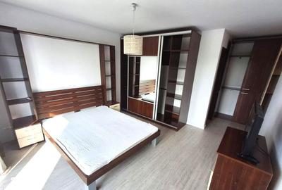 Apartament cu 3 camere decomandat în Pajura