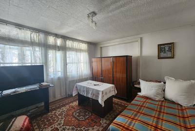 Casă cu 7 camere cu Canalizare în Ultracentral