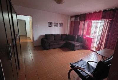 Apartament cu 3 camere semidecomandat în Central - 1