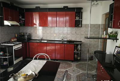 Casă cu 14 camere cu Teren 2500 Mp în Viișoara - 3