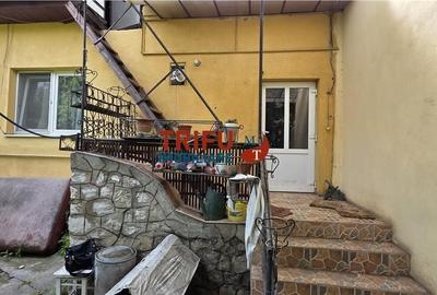 Casă cu 2 camere cu Teren 1162 Mp în Central
