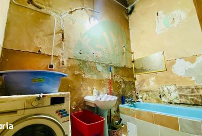 Casă cu 10 camere cu Teren 250 Mp în Timpuri Noi