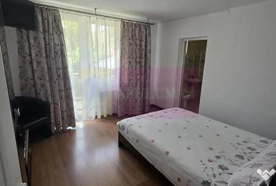 Casă cu 8 camere cu Teren 400 Mp în Zamora
