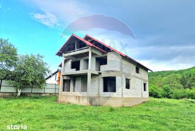 Casă cu 6 camere cu Teren 1476 Mp în Strugari - 18