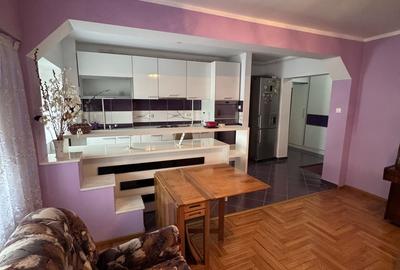 Apartament cu 3 camere decomandat în Ultracentral
