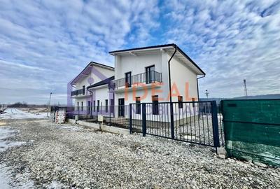 Duplex cu 4 camere cu Canalizare în Mohu - 1