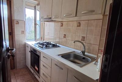 Garsonieră decomandată în Viziru 1
