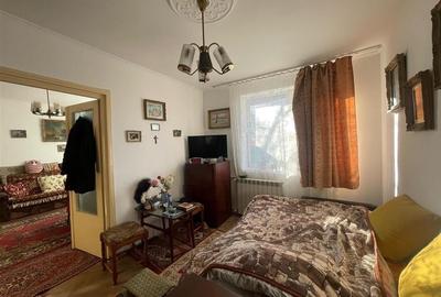 Apartament cu 3 camere semidecomandat în Decebal
