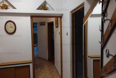 Apartament cu 3 camere decomandat în Călărași - 4