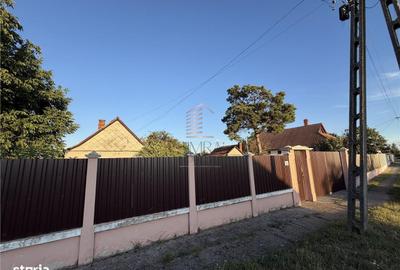 Casă cu 3 camere decomandat în Cheresig