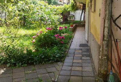 Casă individuală cu 2 camere cu Canalizare în Central