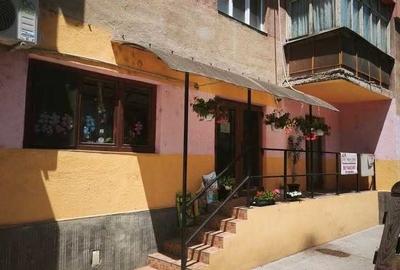 Apartament cu 4 camere decomandat în Central