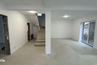 Casă cu 4 camere în Turnișor
