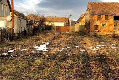 Teren de 1300 mp, în Săcădate - 2