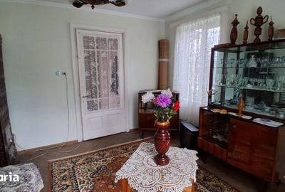 Casă cu 4 camere cu Teren 1600 Mp în Poiana - 2