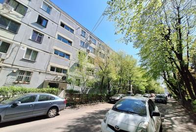 Apartament cu 2 camere decomandat în Apărătorii Patriei