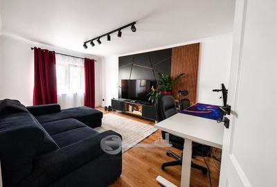 Apartament cu 3 camere decomandat în Palat