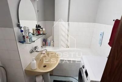 Apartament cu 4 camere decomandat în Mircea cel Bătrân