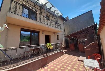 Casă cu 6 camere cu Teren 294 Mp în Central - 2
