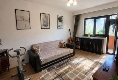 Apartament cu 3 camere decomandat, mobilat în Tineretului