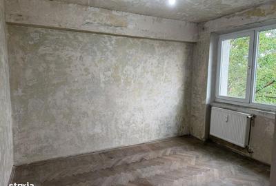 Apartament cu 3 camere semidecomandat în Domenii
