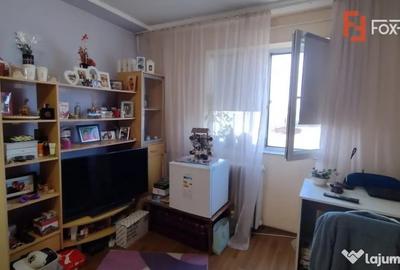Apartament cu 2 camere semidecomandat, mobilat în Aradului