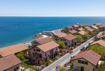 Duplex cu 7 camere cu Canalizare în Iancu Nicolae
