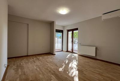 Apartament cu 4 camere decomandat, mobilat în Sisești