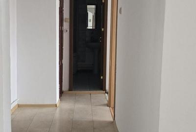 Apartament cu 3 camere în Micro 6
