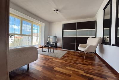 Apartament cu 3 camere în Mihai Viteazul