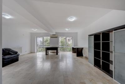 Apartament cu 3 camere decomandat, mobilat în Drumul Sării