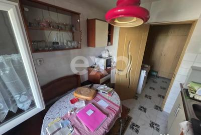 Apartament cu 2 camere decomandat în Rovine