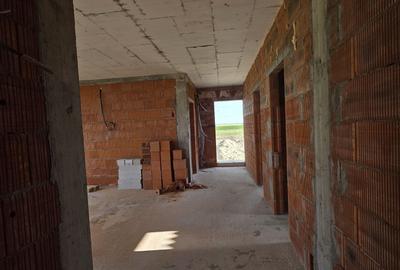 Casă cu 3 camere în Sântandrei