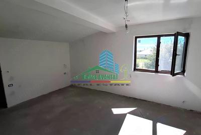 Casă cu Teren 500 Mp în Vest