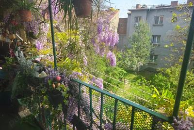 Apartament cu 4 camere semidecomandat în Central