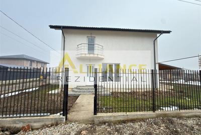 Casă individuală cu 5 camere decomandat cu Canalizare în Berceni
