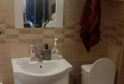 Apartament cu 3 camere decomandat în Roșu