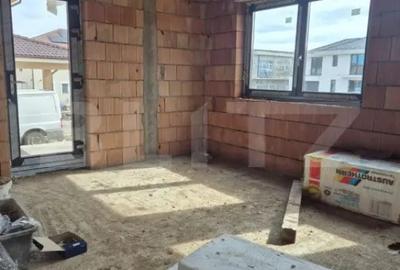 Casă cu 4 camere cu Teren 532 Mp în Corunca