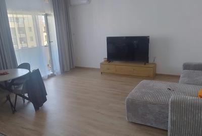 Apartament cu 2 camere decomandat în Tractorul