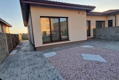 Casă cu Teren 320 Mp în Dumbrăvița